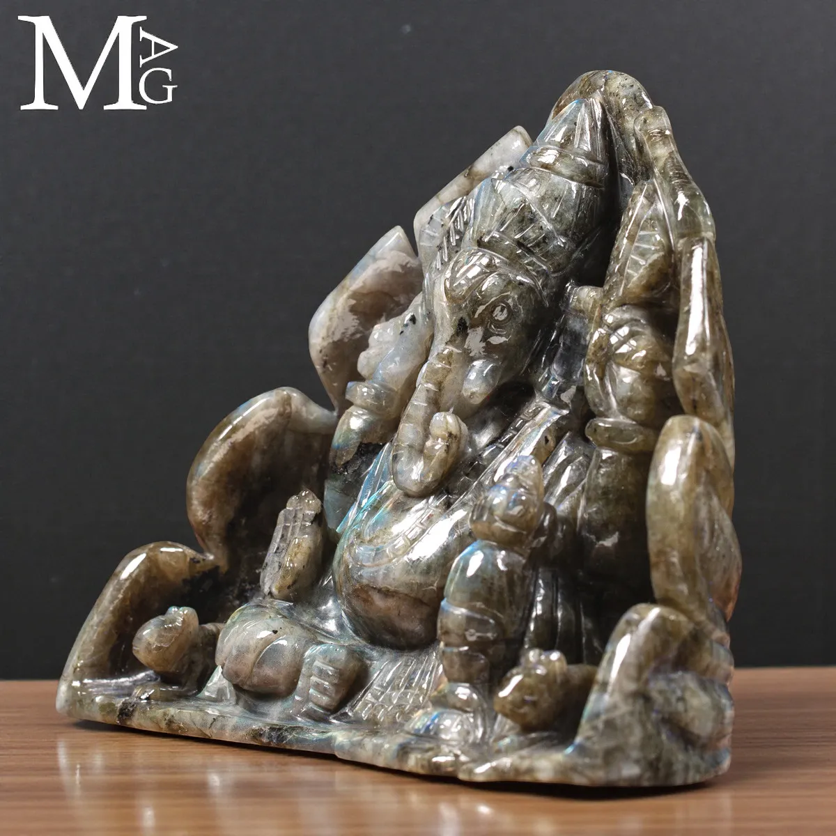 Lord Ganesh – Scultura in labradorite intagliata a mano.