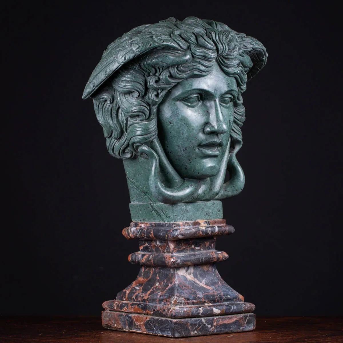 Scultura in Marmo di: Medusa, prima della Trasformazione.