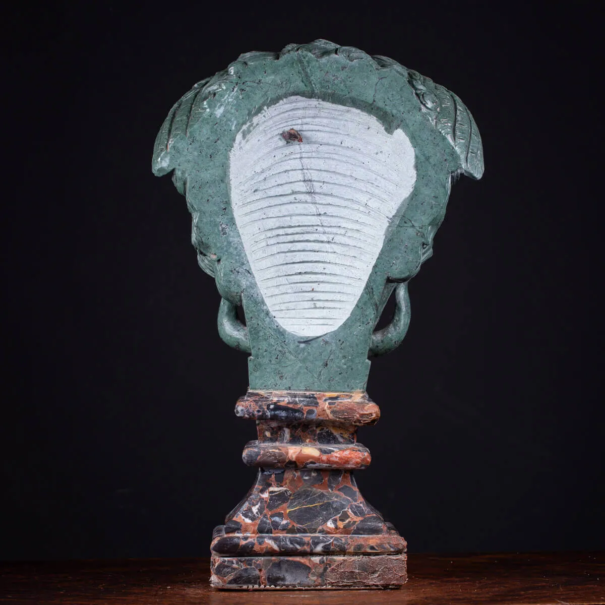 Scultura in Marmo di: Medusa, prima della Trasformazione.