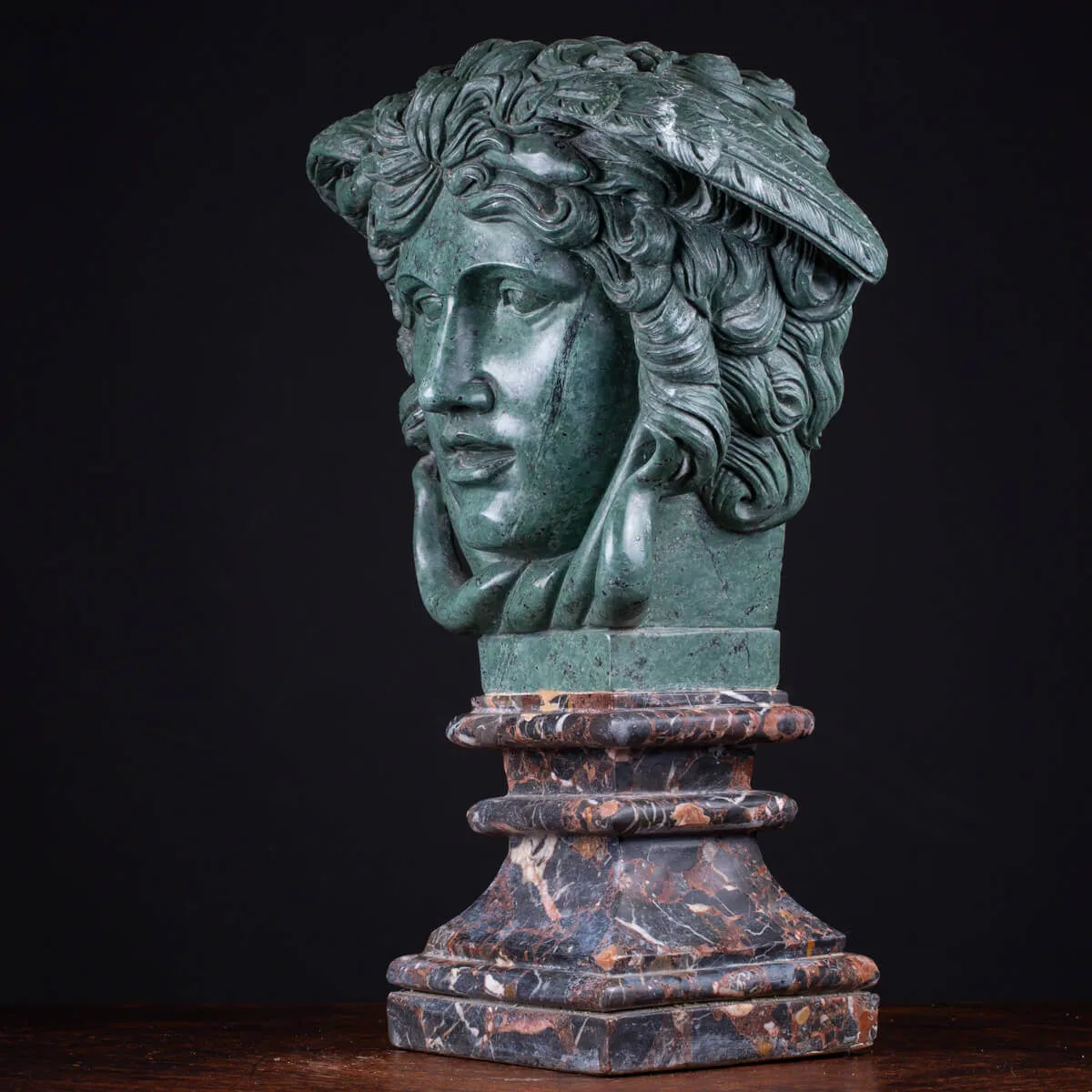 Scultura in Marmo di: Medusa, prima della Trasformazione.