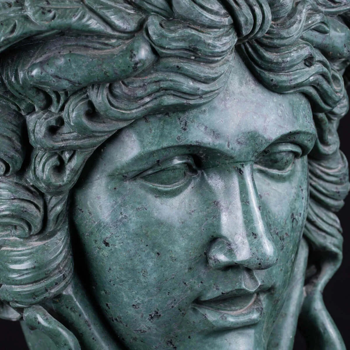 Scultura in Marmo di: Medusa, prima della Trasformazione.