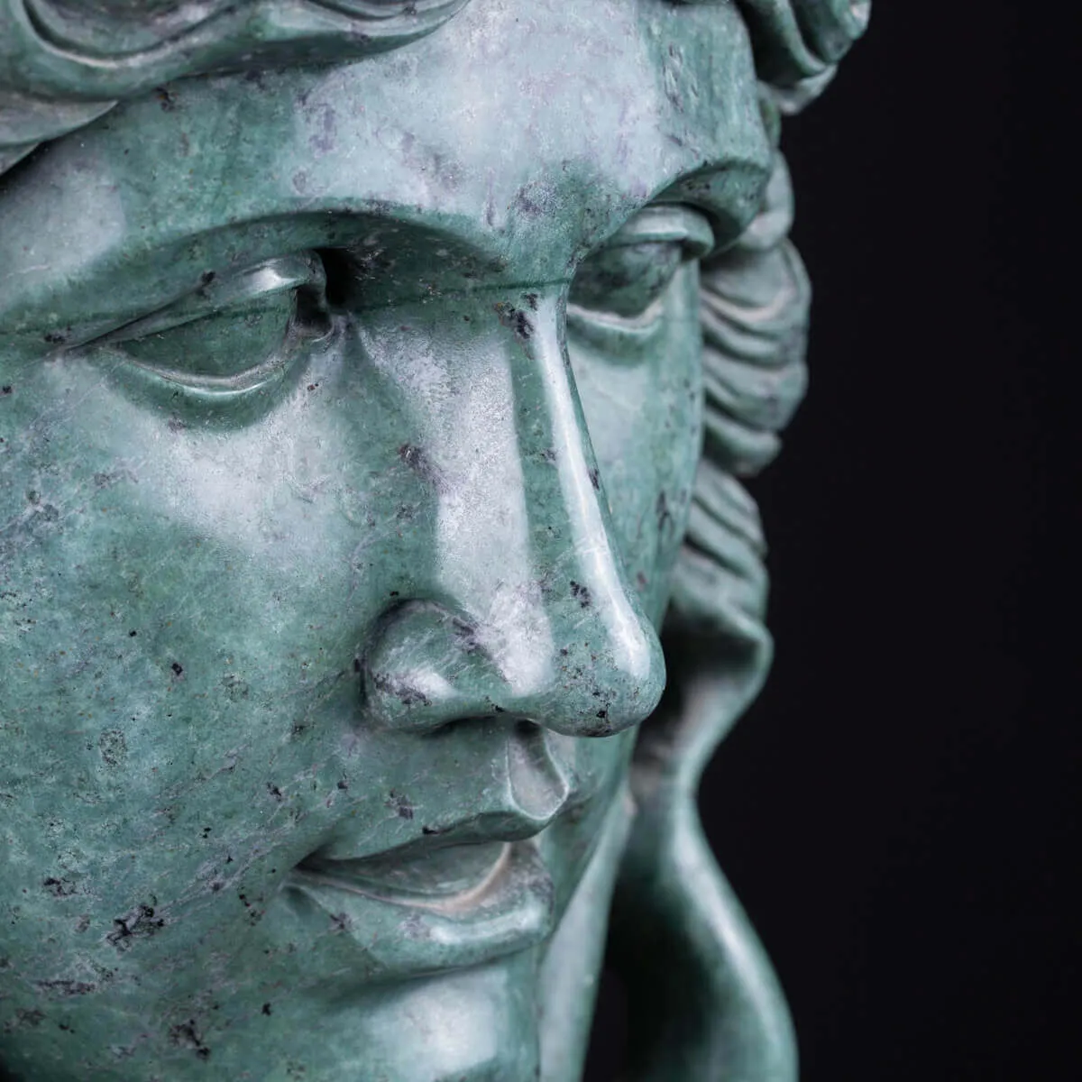 Scultura in Marmo di: Medusa, prima della Trasformazione.