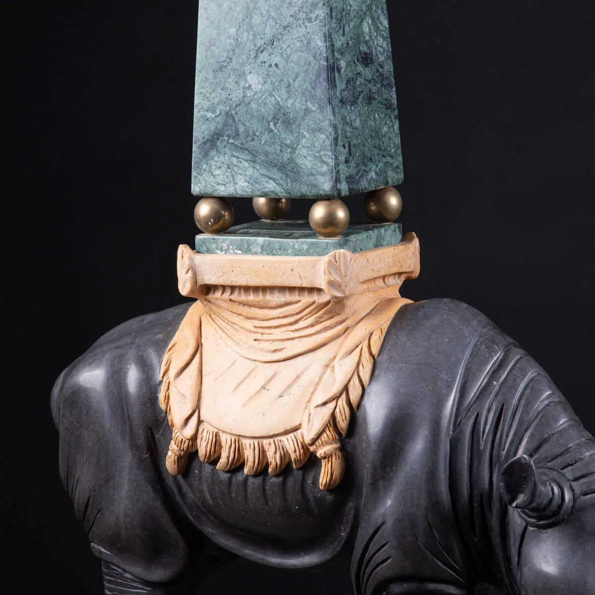 Sculture in pregiato marmo italiano - Rinoceronti con obelischi