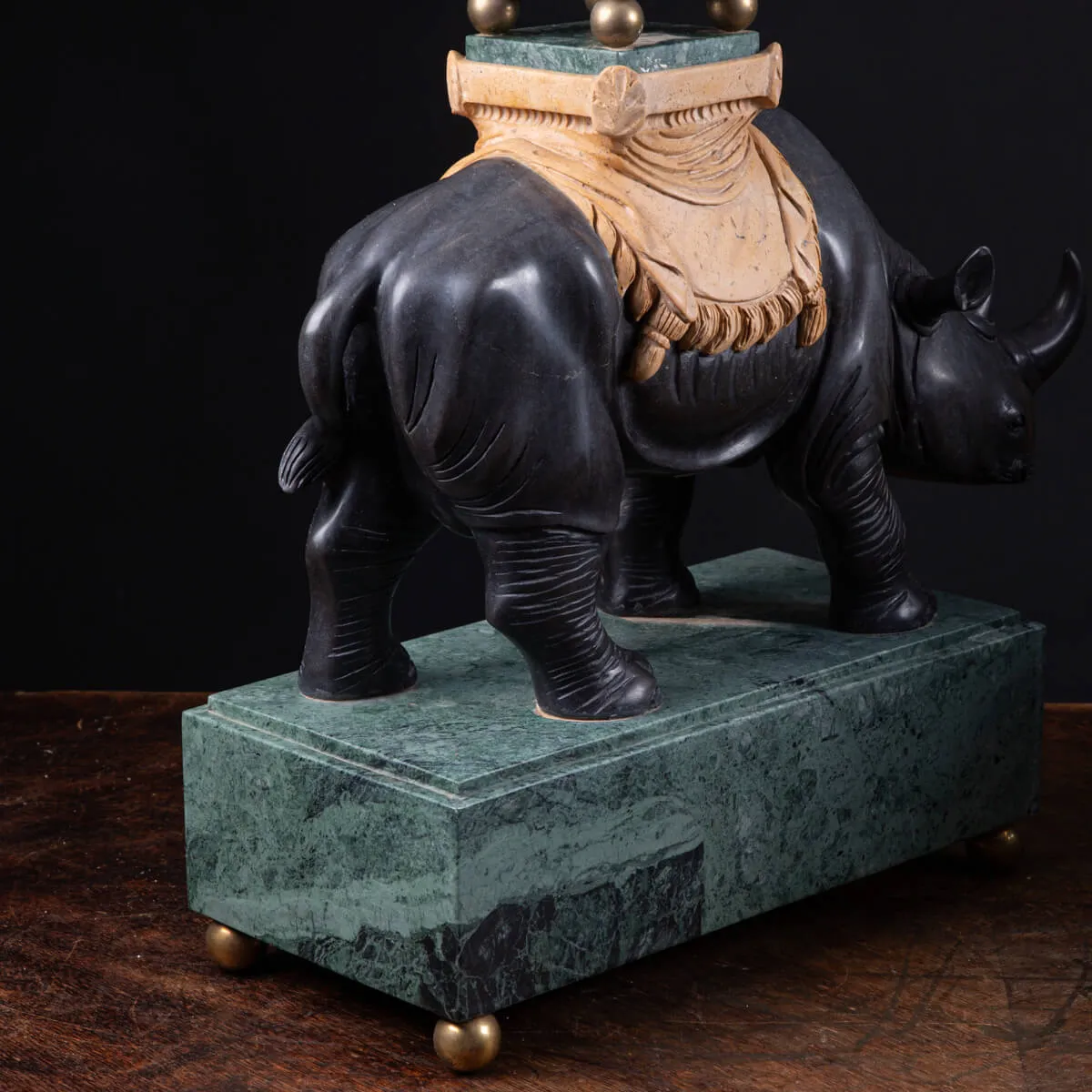 Sculture in pregiato marmo italiano - Rinoceronti con obelischi