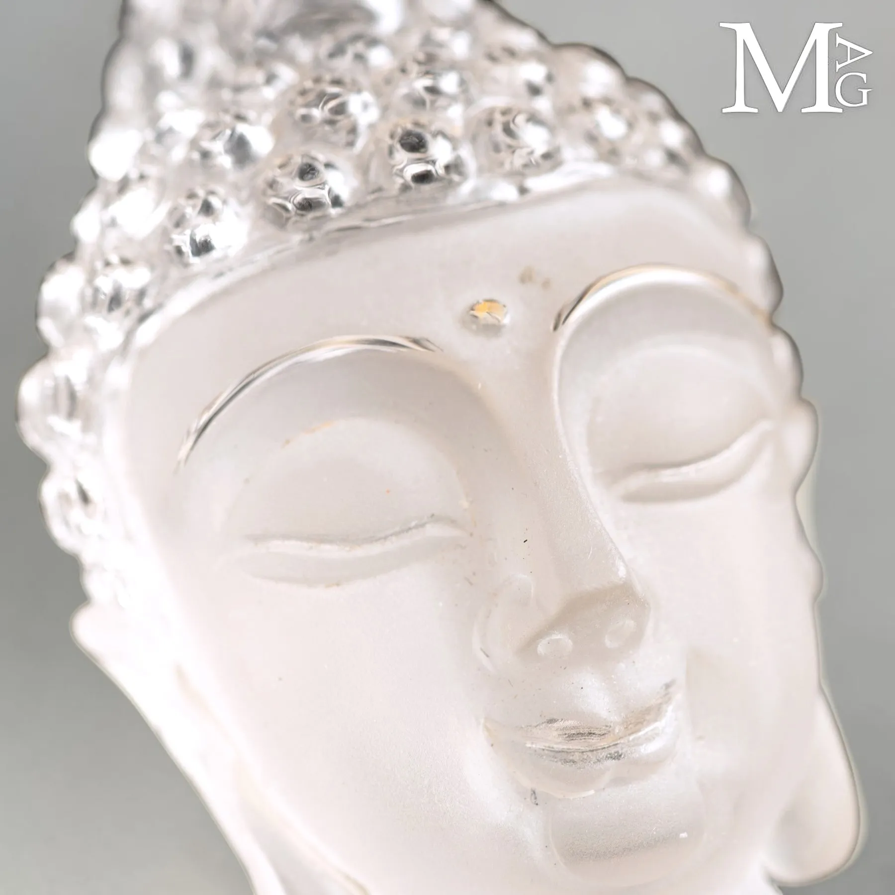 Testa di Buddha in Quarzo Extra Chiaro del Tibet.