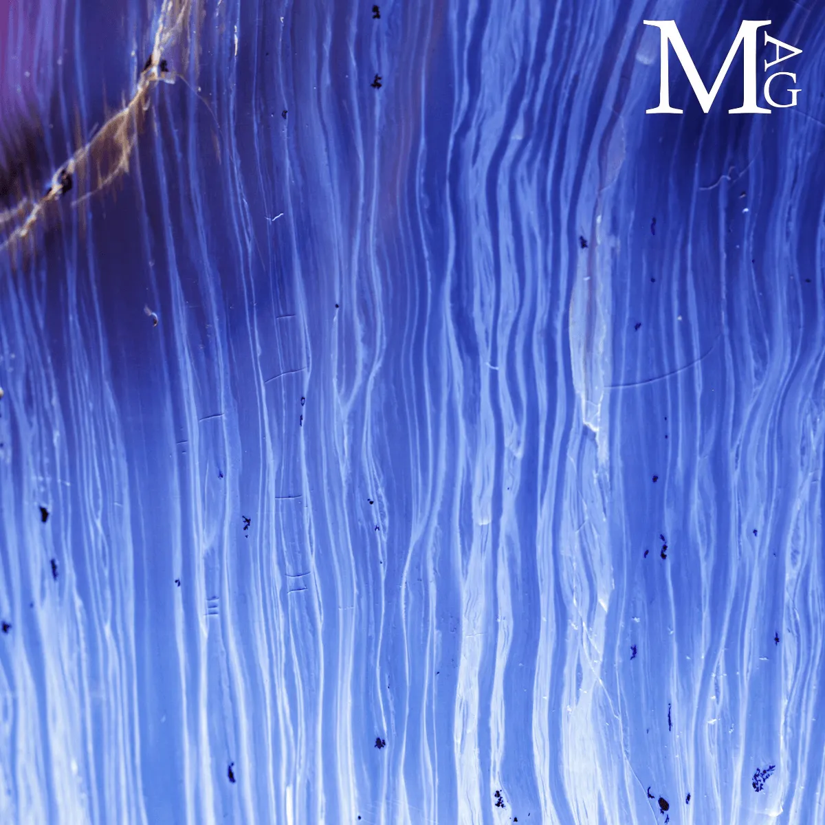 Ambra Blue di Sumatra – Resina Fossile e Luce.