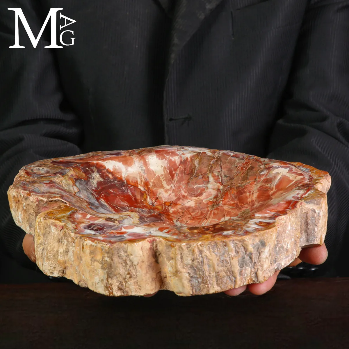 Svuotatasche in legno fossile agatizzato – Madagascar