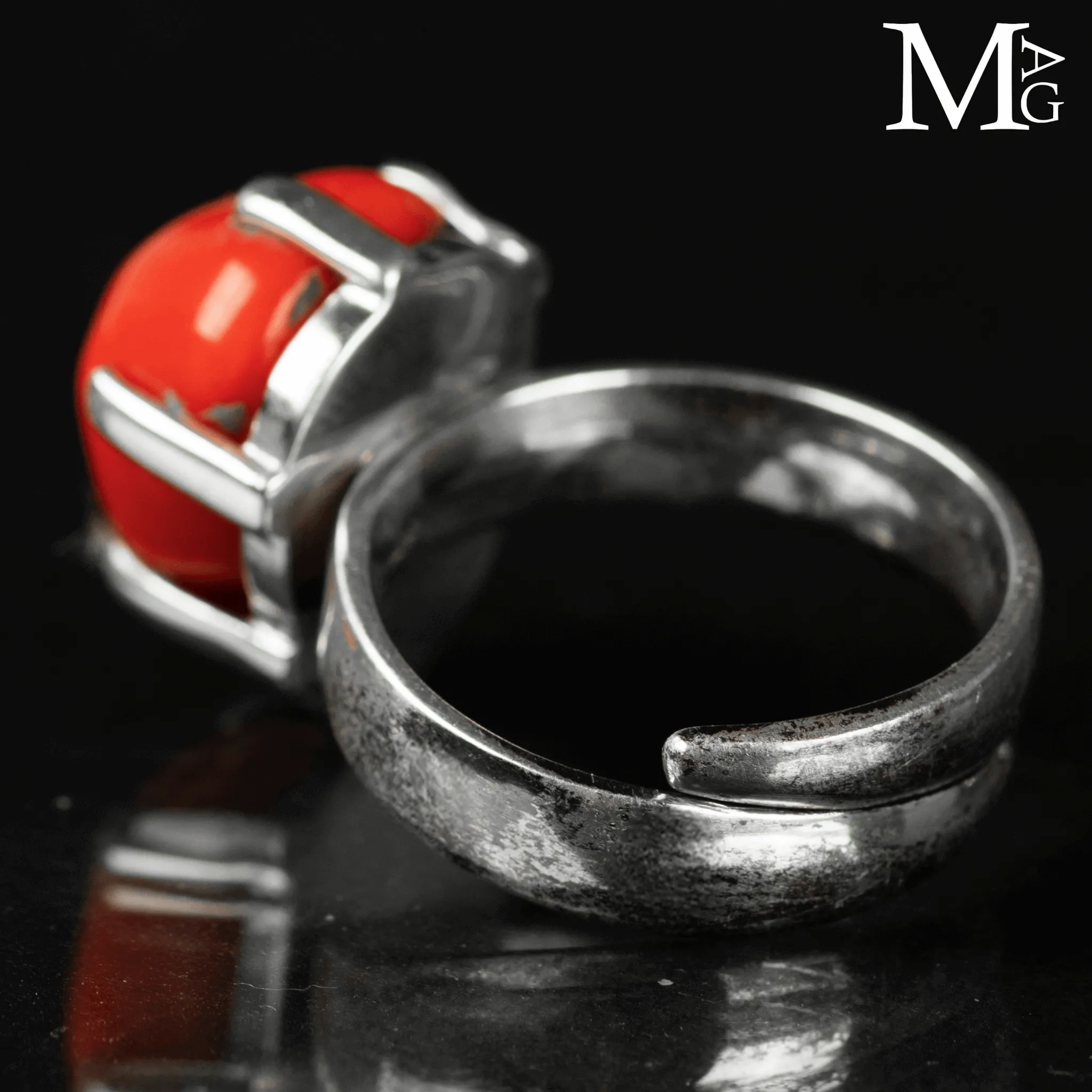 Anello in Argento con Corallo Rosso Mediterraneo.