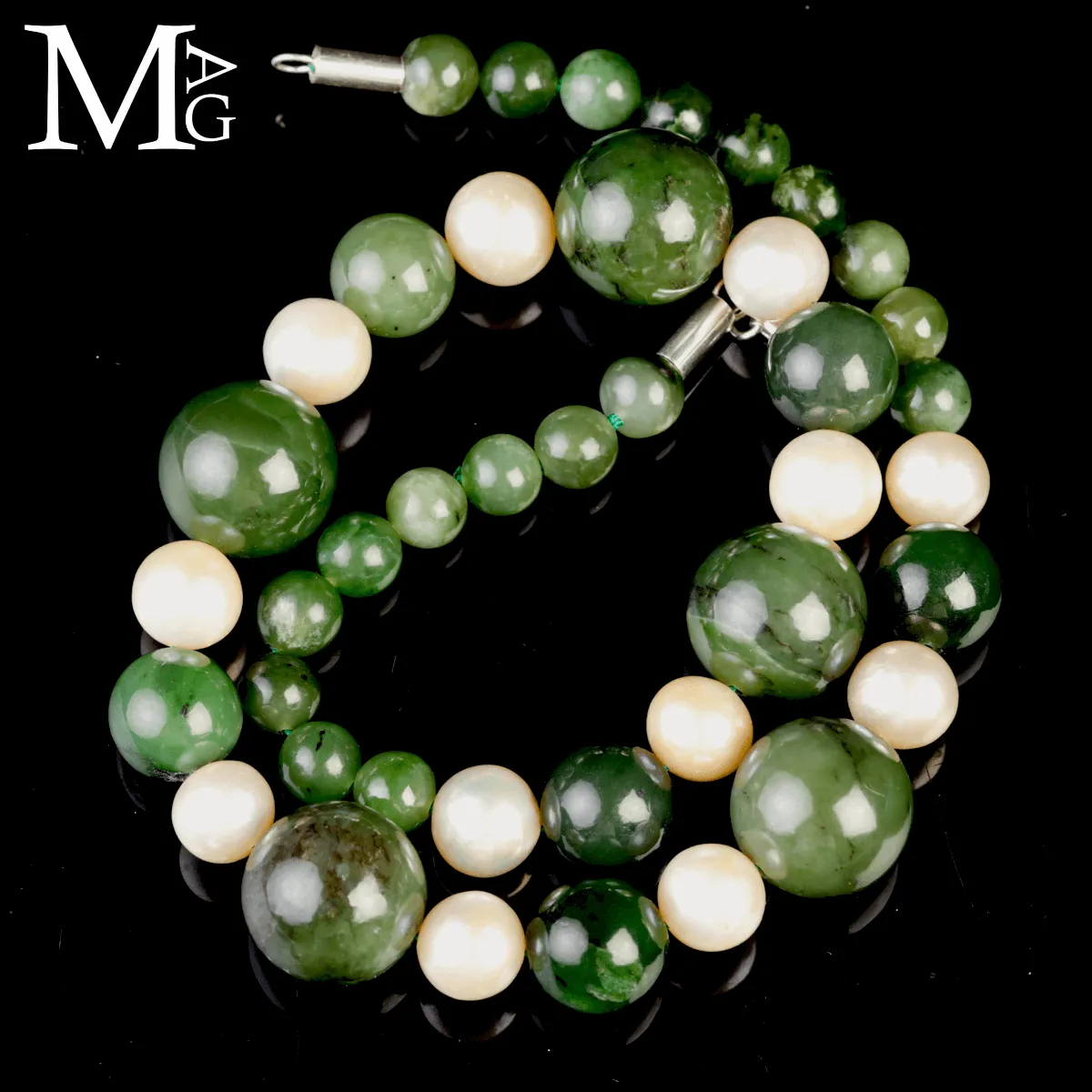 Collana in Giada e Perle – Eleganza Essenziale.