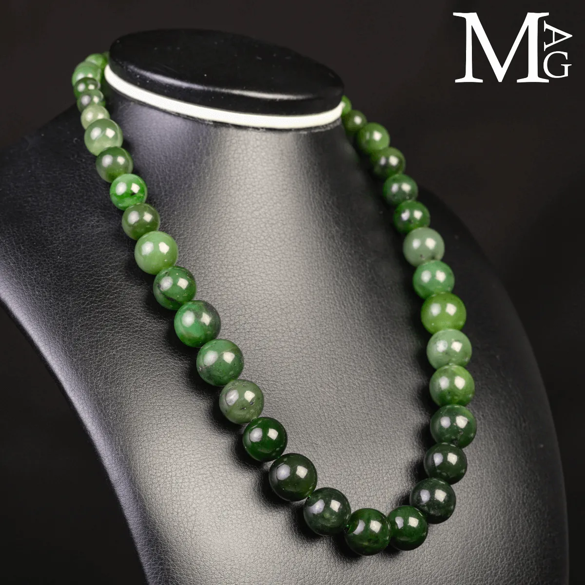 Collier in Giada Nefrite – Gradazione Naturale di Verdi.