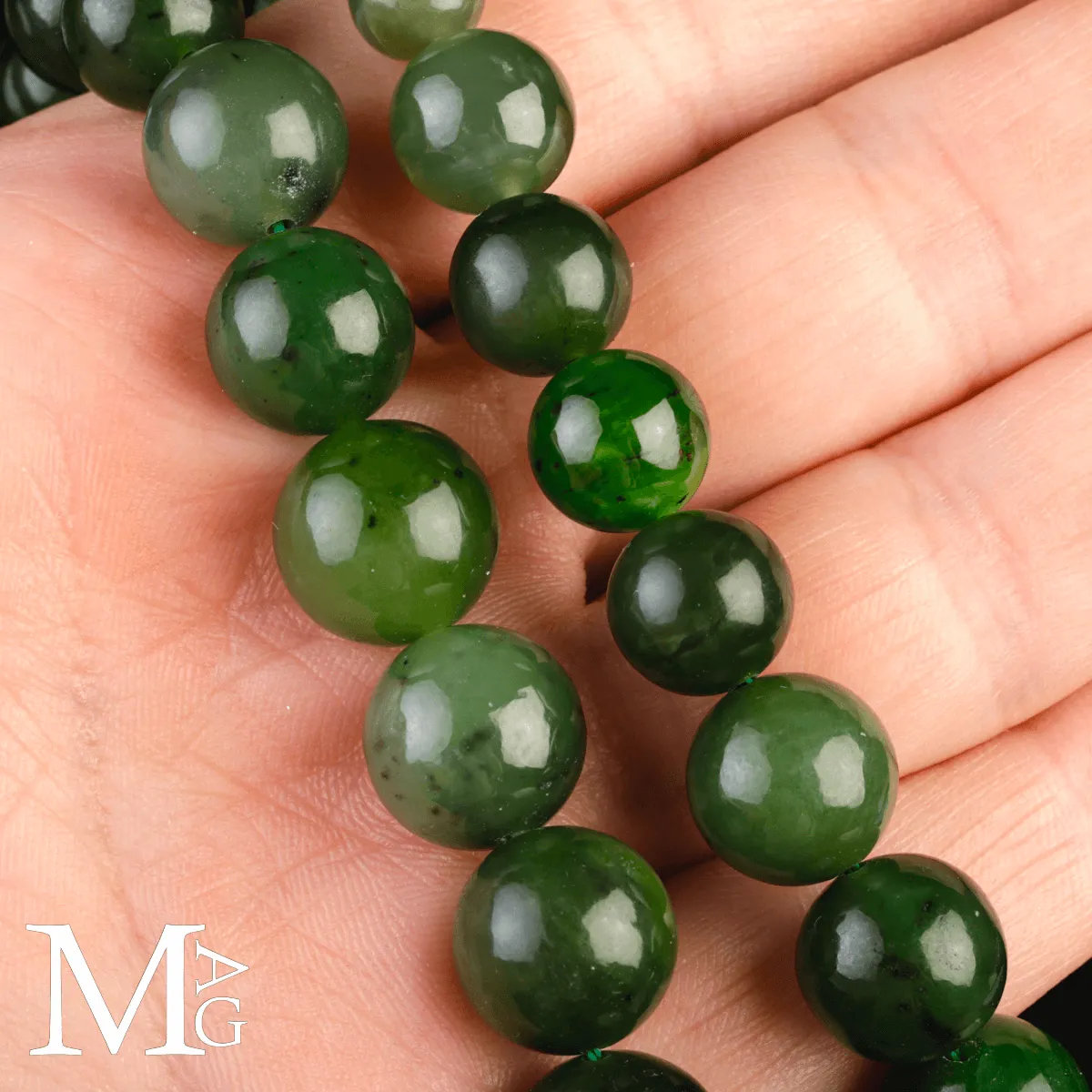 Collier in Giada Nefrite – Gradazione Naturale di Verdi.
