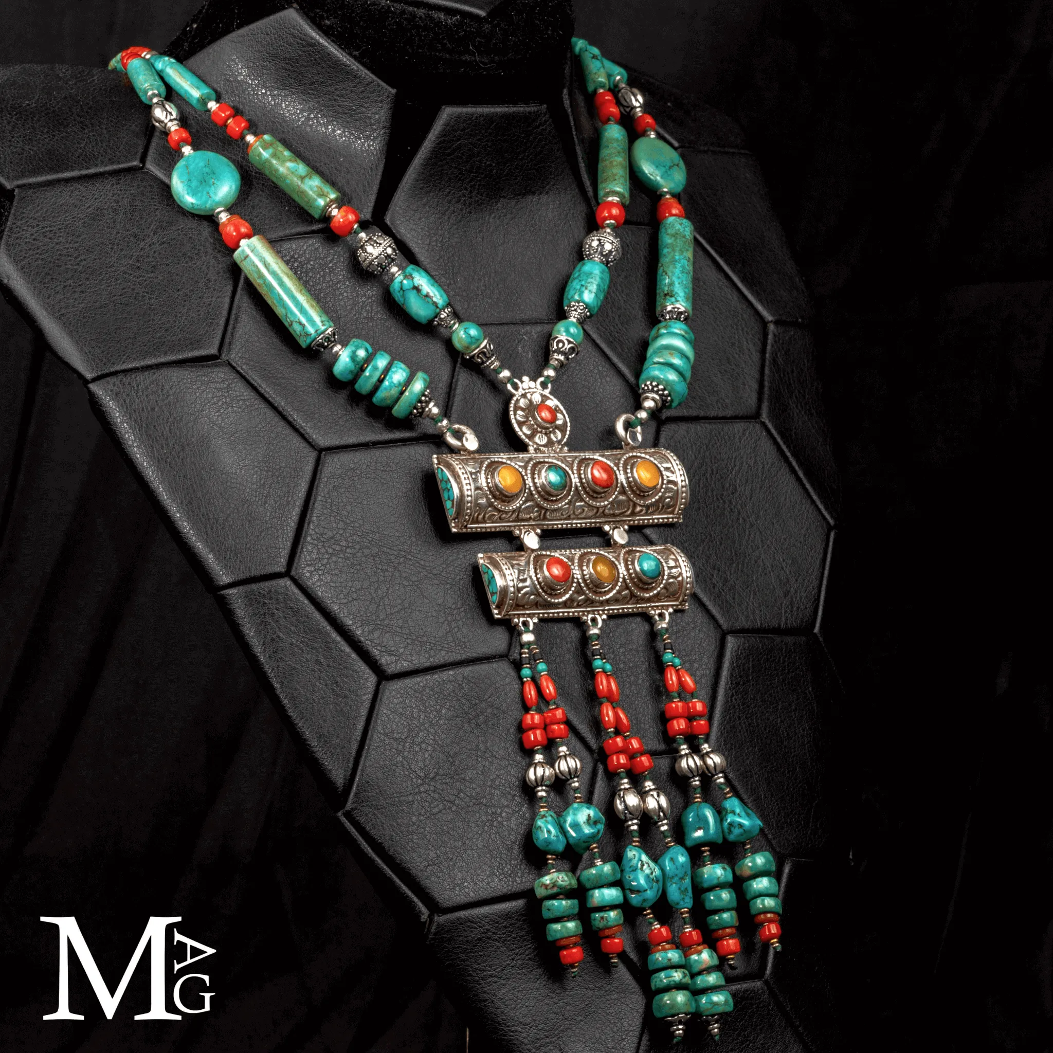 Collana Rituale Himalayana in Argento Cesellato, Turchese, Corallo e Ambra.