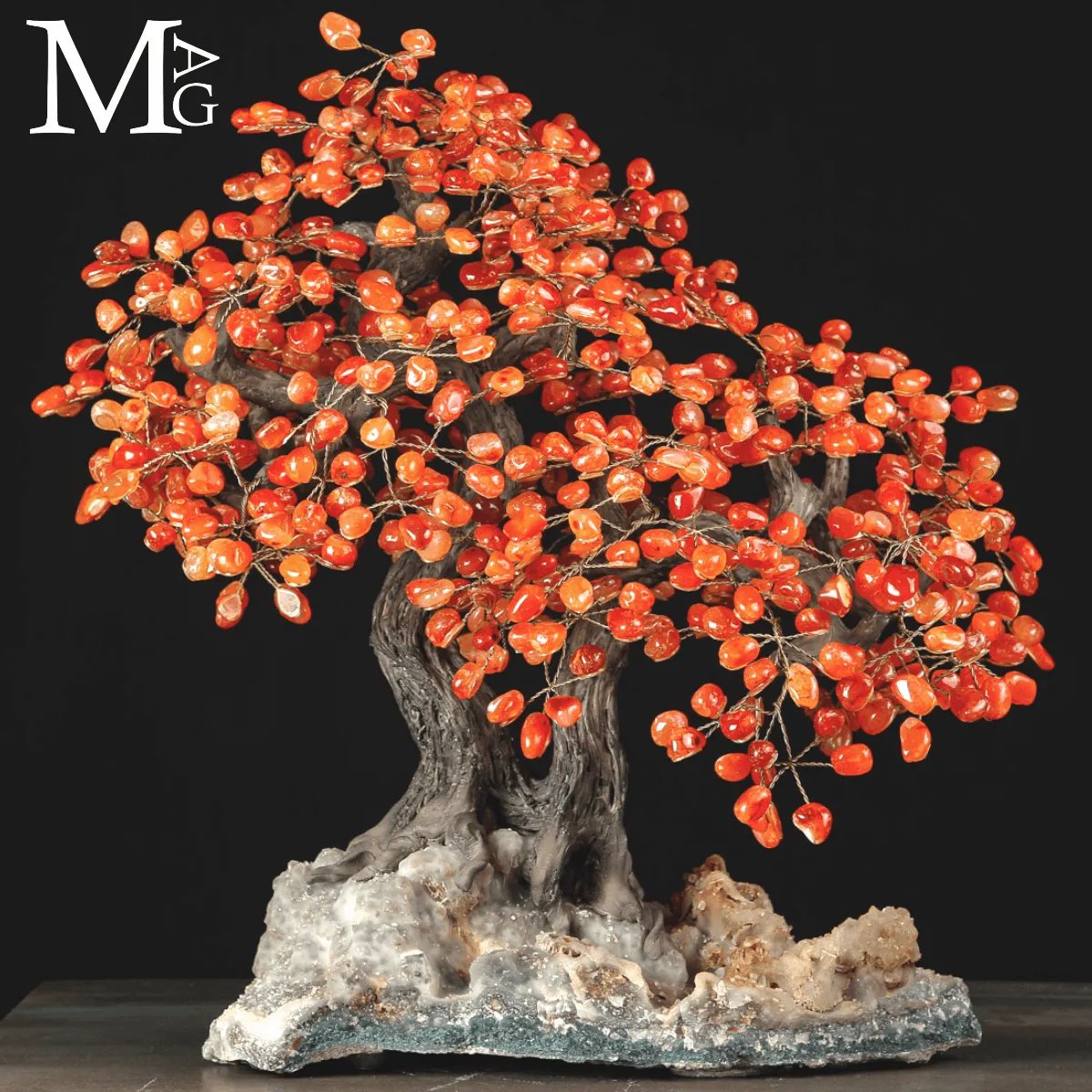 Albero della Vita in Corniola: Simbolo di Connessione e Fascino Naturale.