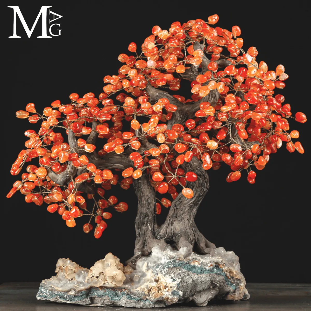 Albero della Vita in Corniola: Simbolo di Connessione e Fascino Naturale.