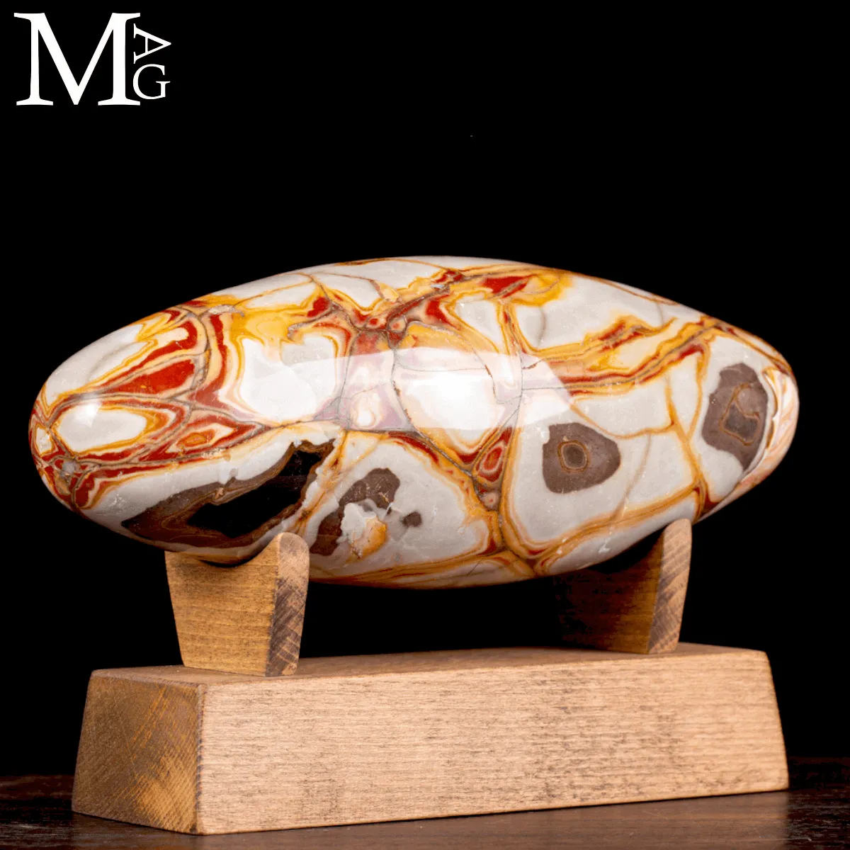 Shiva Lingam in Diaspro Agatizzato.
