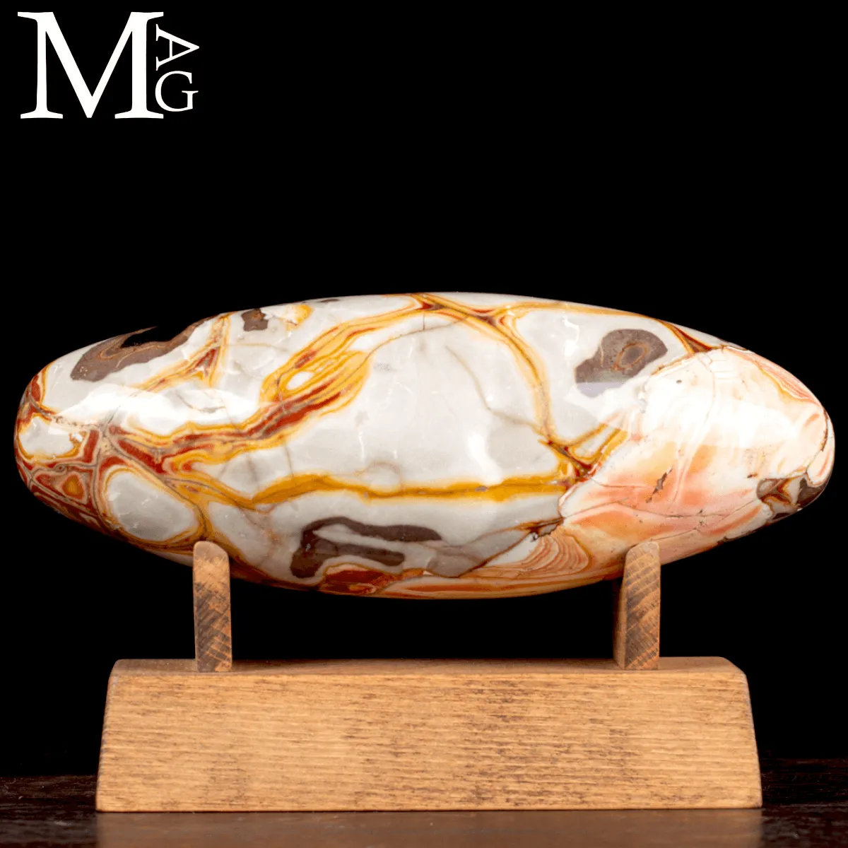Shiva Lingam in Diaspro Agatizzato.