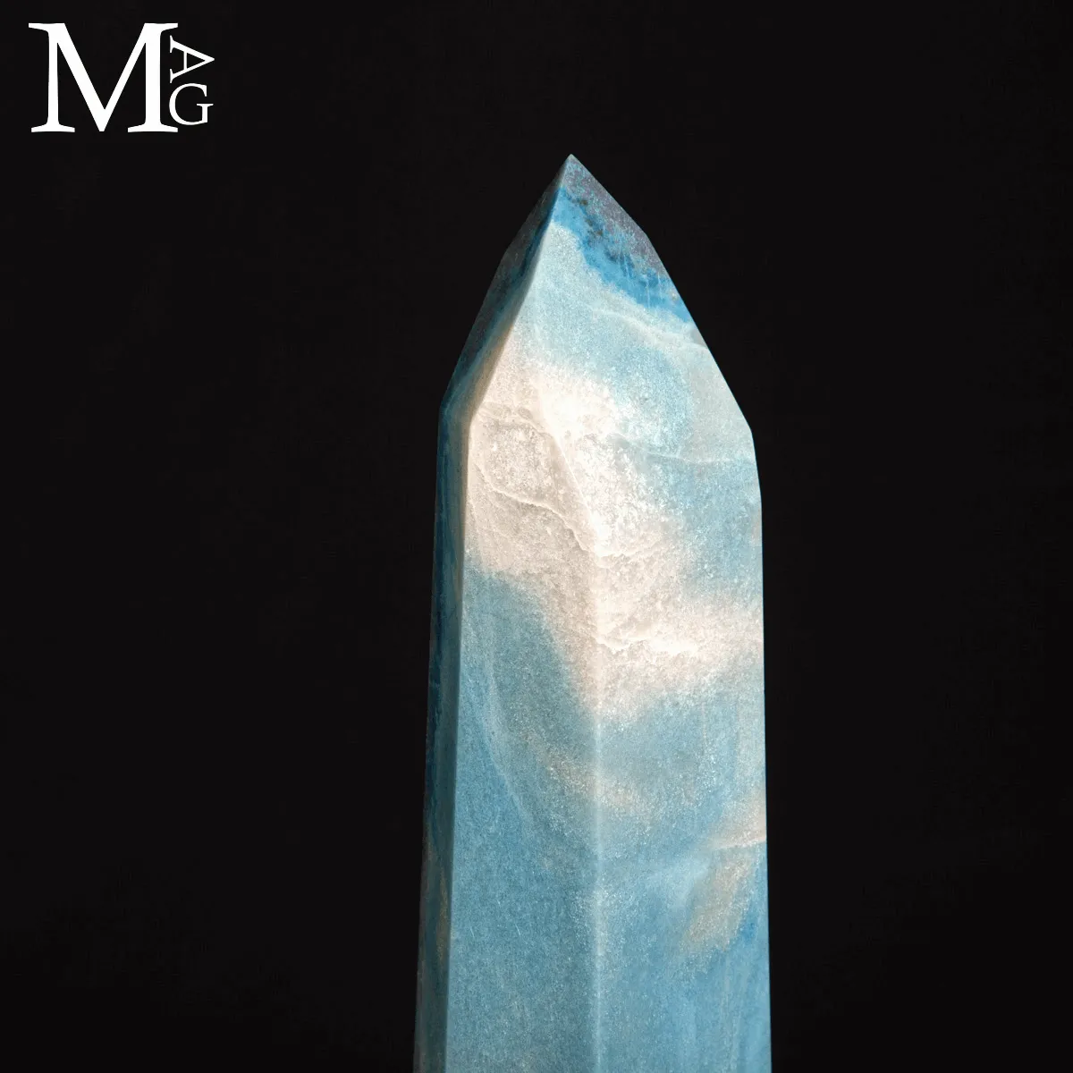 Grande obelisco in Trolleite – Blu Naturale.