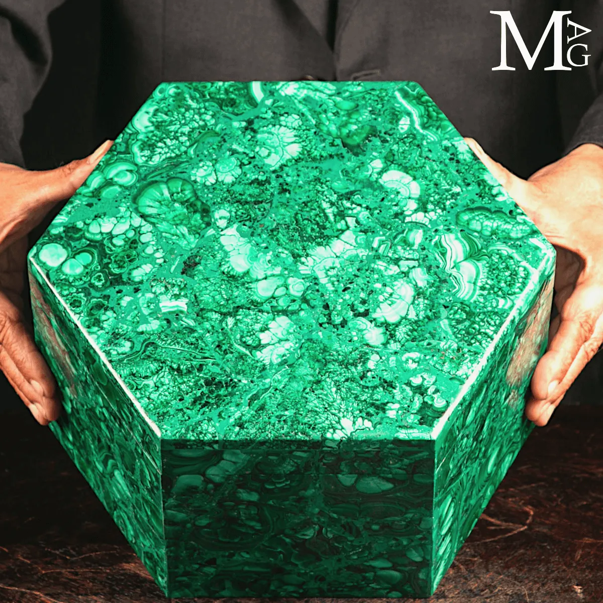 Grande Scatola Esagonale in Malachite – Mosaico.